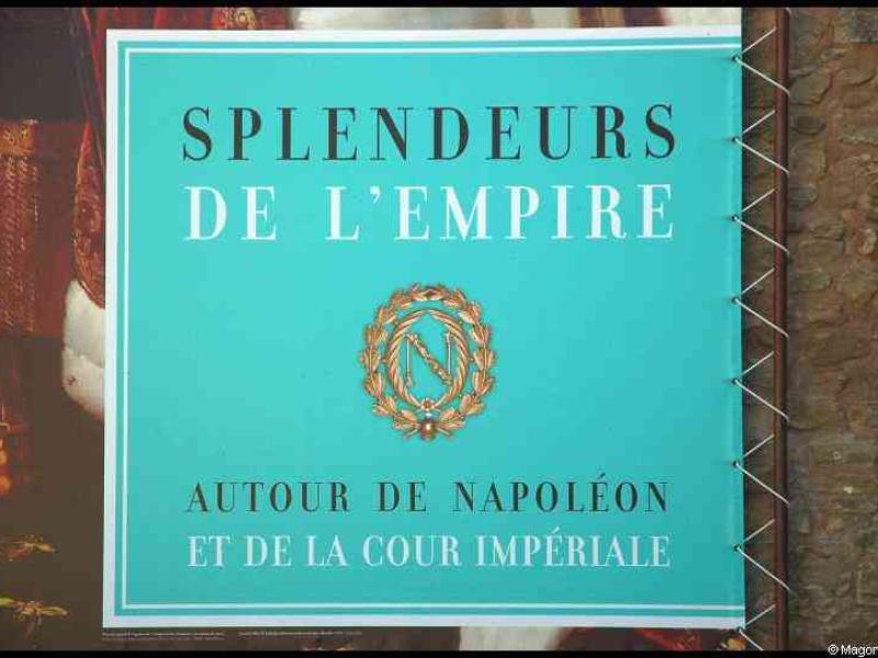 Вывеска «Splendeurs de l'Empire» в Мальбруке, Франция