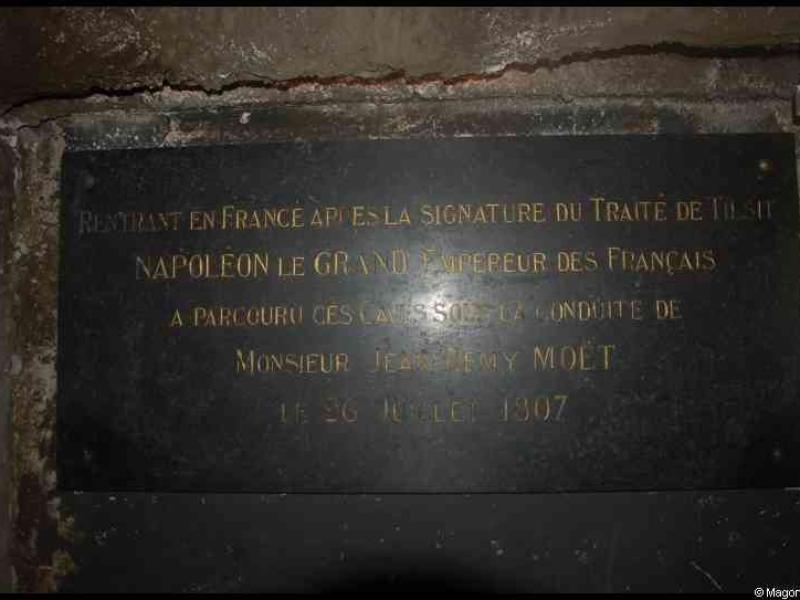 Памятная табличка у входа в Moët & Chandon, 1807 год
