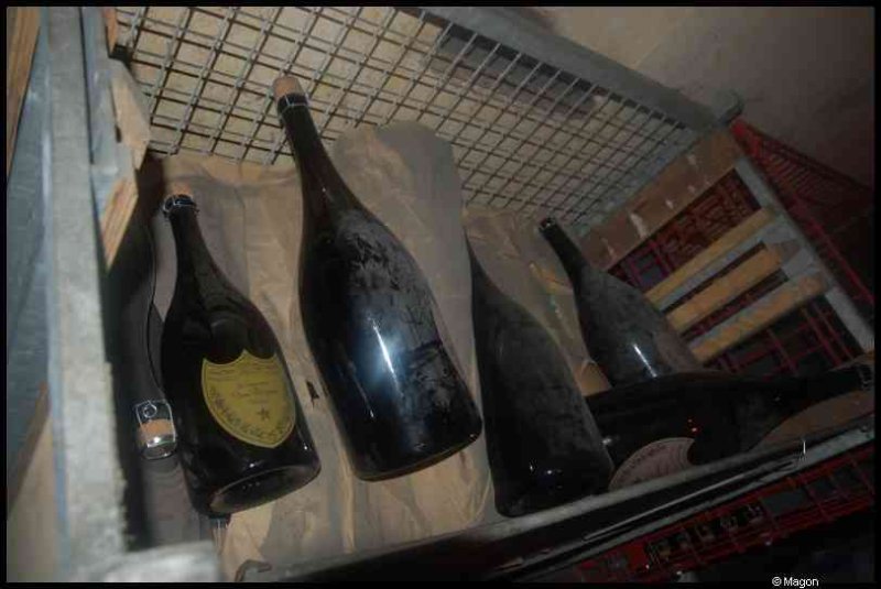 Moët & Chandon: бутылки в подвальной клетке, Франция