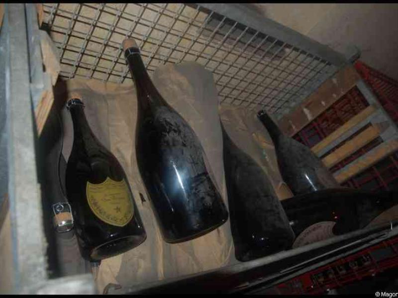 Moët & Chandon: бутылки в подвальной клетке, Франция