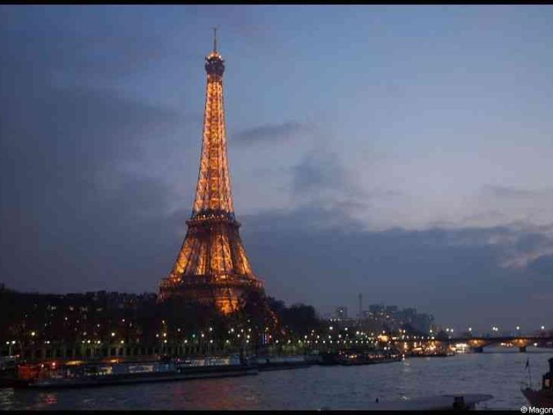 Paris-by-night