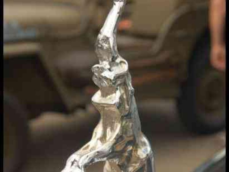 Конц, Oldtimer-фестиваль: хромированный экипаж с фигурой всадника