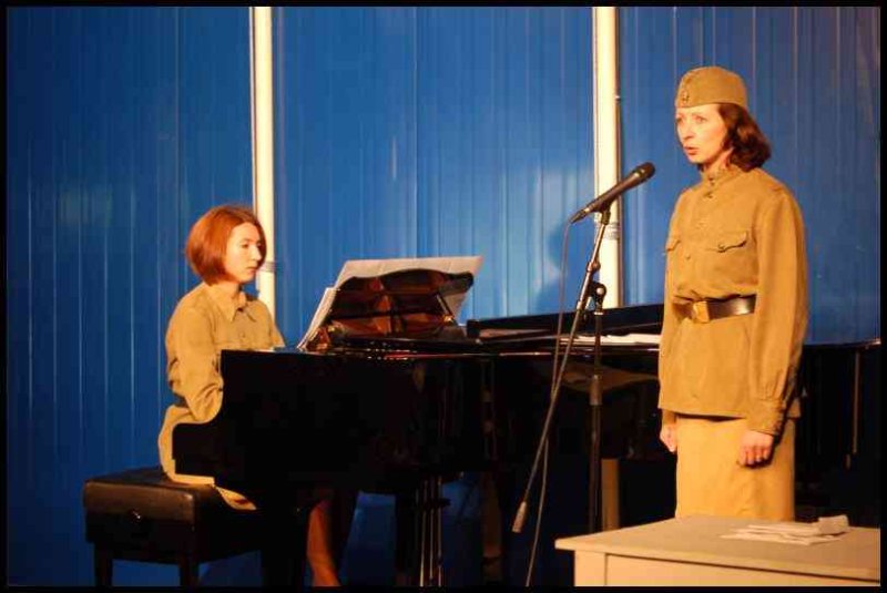 Пианино и песня в зале Люксембурга, 7 мая 2009