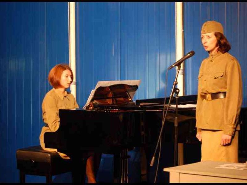 Пианино и песня в зале Люксембурга, 7 мая 2009
