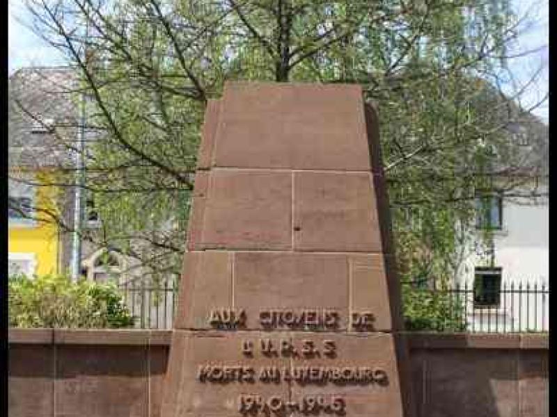 Монумент в Люксембурге: «АUX CITOYENS DE 4 U.F.S.3 MORTS AU LUXEMBOURG 1940-1945»