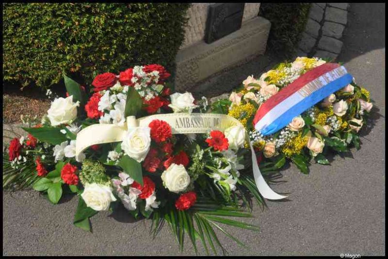 Венки у памятника в Люксембурге, 7 мая 2012
