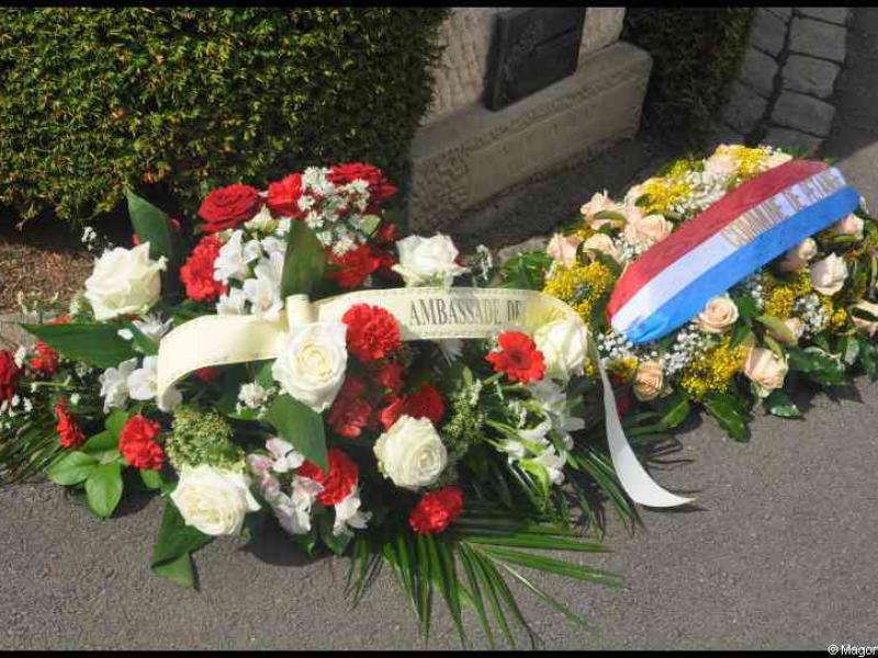 Венки у памятника в Люксембурге, 7 мая 2012