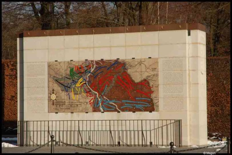 Американское военное кладбище в Хамме, Люксембург: карта на мраморной стене