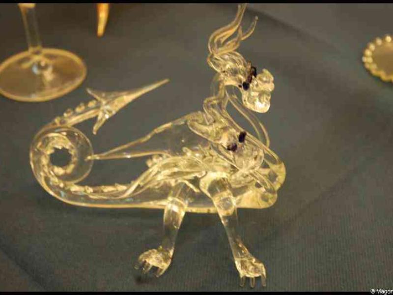 Art Du Cristal, Люксембург: стеклянный дракон в тени винных бокалов