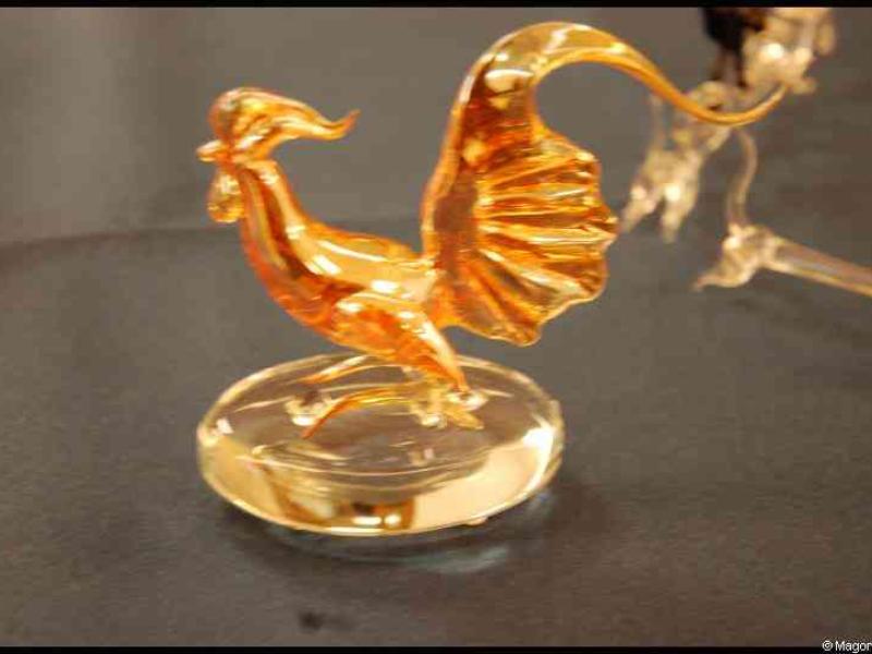 Золотистый петух в стеклянной витрине Art Du Cristal, Люксембург