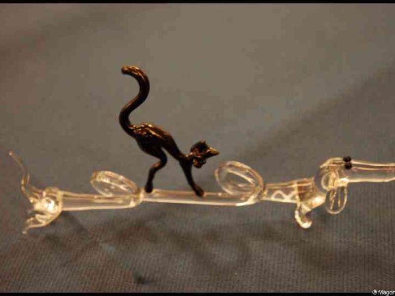 Art Du Cristal, Люксембург: стеклянный дакс и чёрный кот на балансе