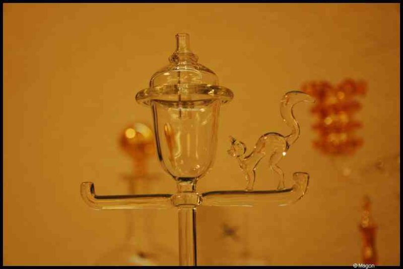 Art Du Cristal, Люксембург: стеклянная кошка у канделябра