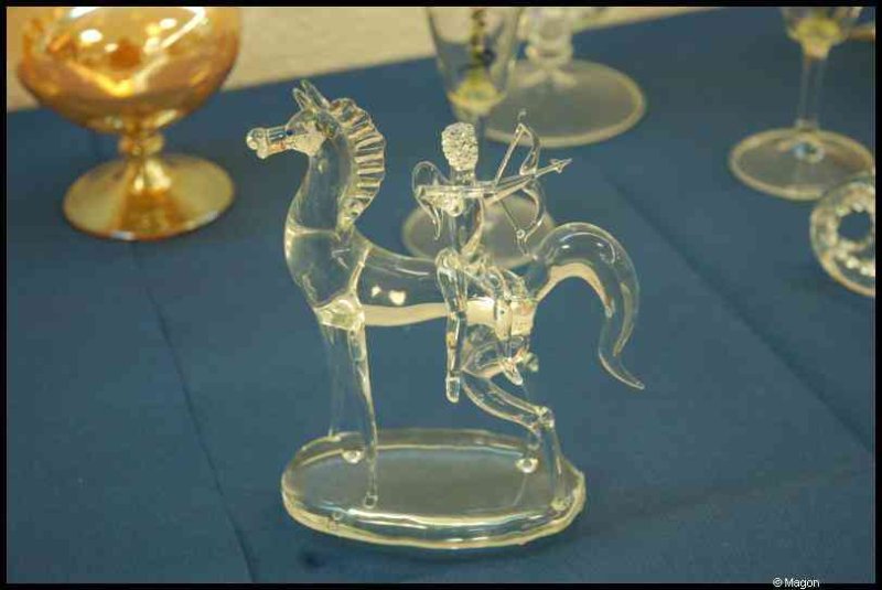 Art Du Cristal, Люксембург: стеклянный кентавр с луком