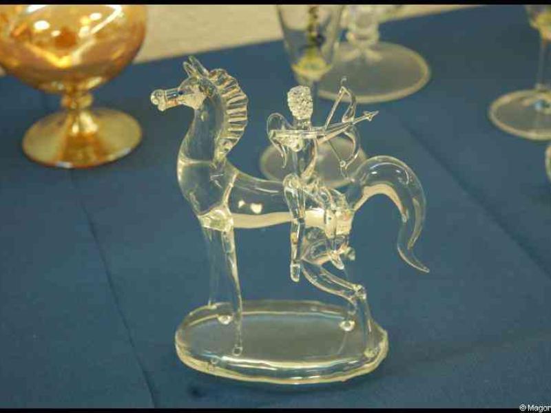 Art Du Cristal, Люксембург: стеклянный кентавр с луком