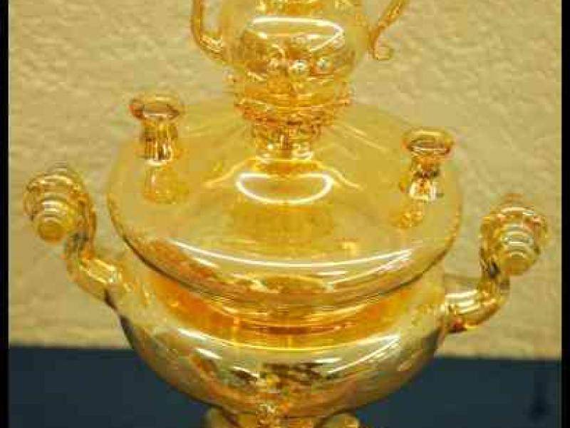 Золотой чайник в экспозиции Art Du Cristal, Люксембург