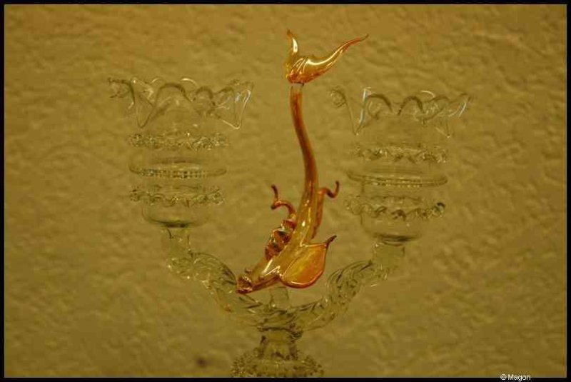 Art Du Cristal, Люксембург: стеклянная скульптура с золотистым драконом