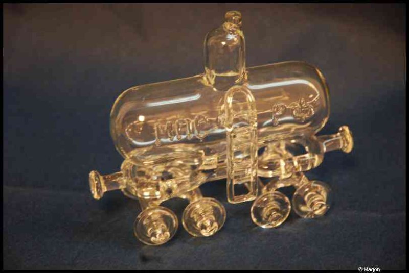 Стеклянный локомотив в Art Du Cristal, Люксембург