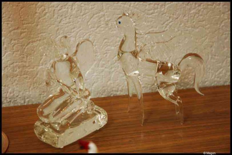 Art Du Cristal в Люксембурге: стеклянные пегас и сидящая фигура