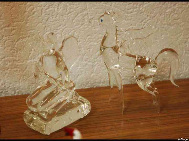 Art Du Cristal в Люксембурге: стеклянные пегас и сидящая фигура