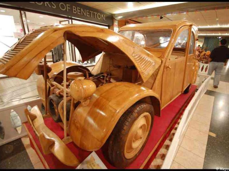 Art Du Bois, Люксембург: деревянный Citroën 2CV на выставке