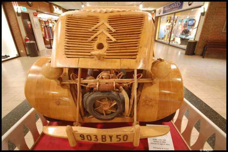 Art Du Bois, Люксембург: деревянная реплика Citroën 2CV с номером 903 BY 50
