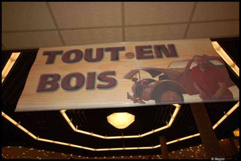 Art Du Bois, Люксембург: вывеска «TOUT EN BOIS» над входом