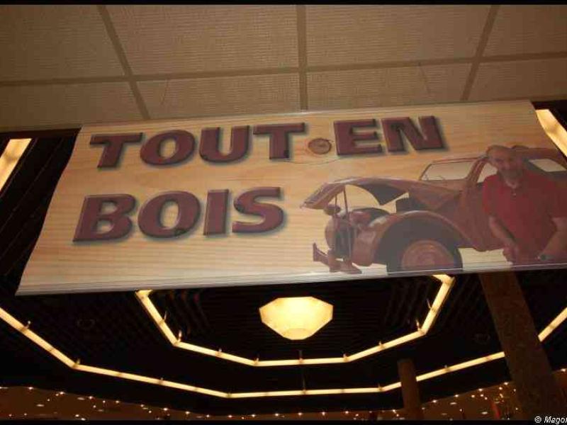 Art Du Bois, Люксембург: вывеска «TOUT EN BOIS» над входом