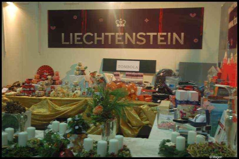 Bazzar в Люксембурге, 2009: стенд Liechtenstein с десертами и свечами