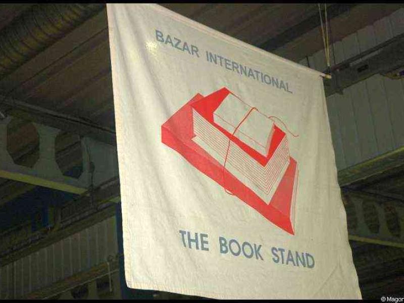 Bazzar, Люксембург, 2009: баннер «Bazar International» над книжной лавкой