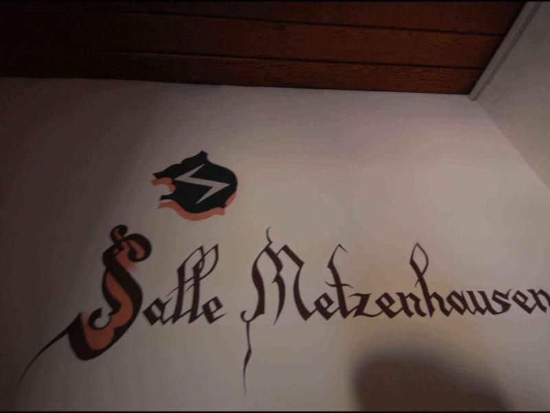 Внутренняя стена в Бурглинстере: вывеска «Salle Metzenhausen»