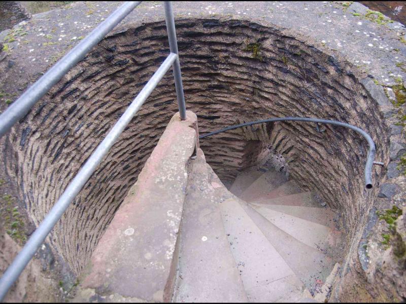 Спиральная лестница в башне замка Буршайд, Люксембург