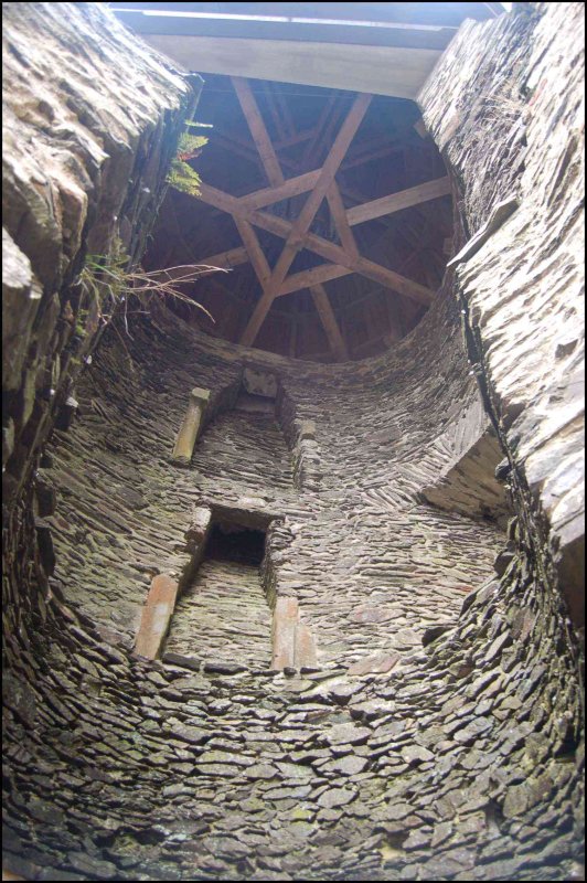Каменный колодец в замке Буршайд, Люксембург
