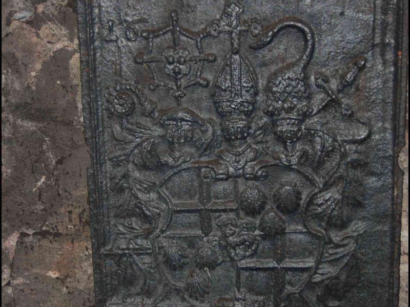 Каменная дверь с гербом в Буршайде, Люксембург, 1650-е