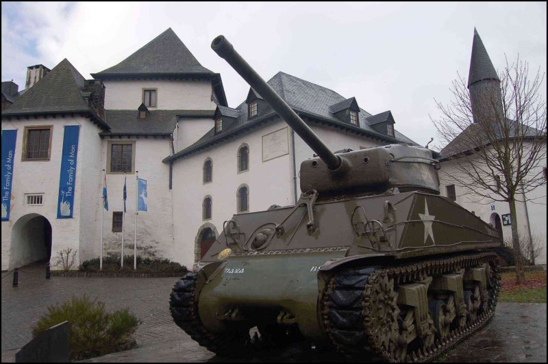 Танк M4 Шерман у замка Клерво, Люксембург