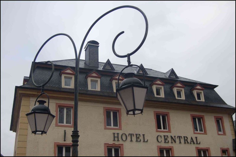 Hotel Central в Clervaux, Люксембург: черепица, фонари и тихая архитектура