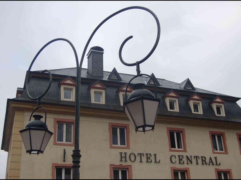 Hotel Central в Clervaux, Люксембург: черепица, фонари и тихая архитектура