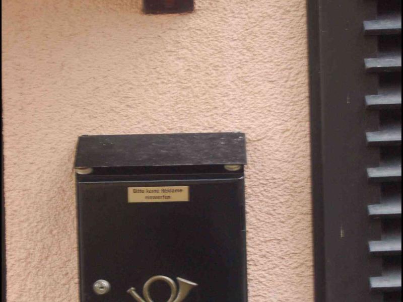 Почтовый ящик в Clervaux, Люксембург: «Bitte keine Reklame einwerfen»