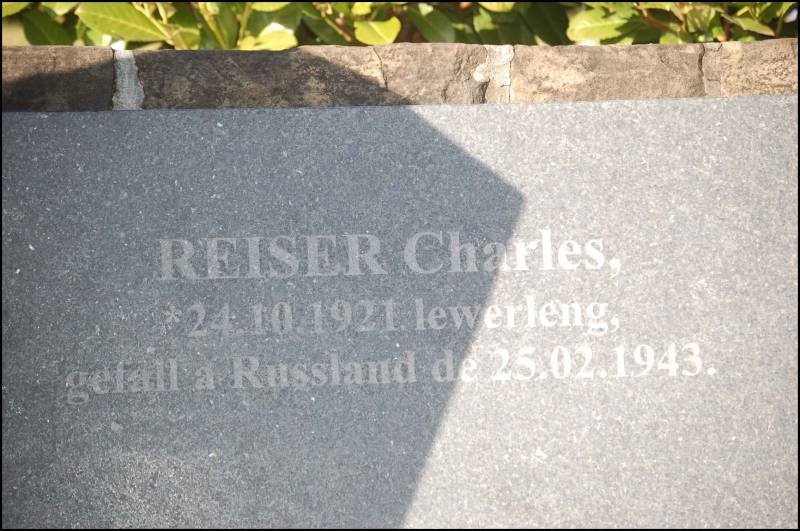Мемориальная плита в Юзельданже, Люксембург: REISER Charles, *24.10.1921 lewerleng, gefall a Russland de 25.02.1943