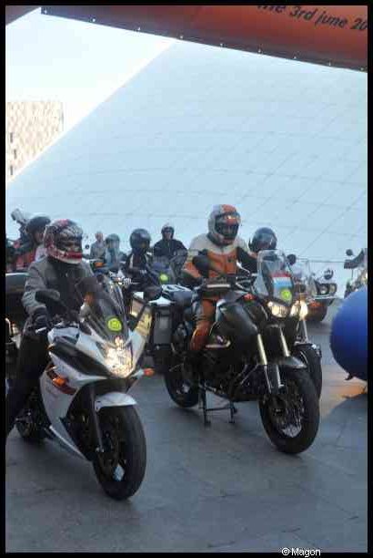 Eurobikers 2012 в Люксембурге: мотоциклы у современного здания