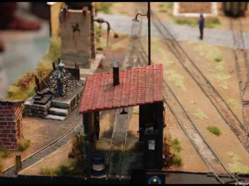 Expo train 2010, Люксембург: детальный макет железнодорожной станции с красной черепицей
