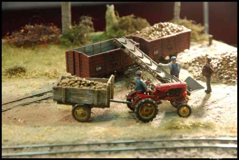 Expo train 2010, Люксембург: сцена погрузки картофеля на железнодорожные вагоны