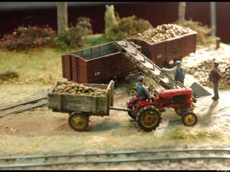 Expo train 2010, Люксембург: сцена погрузки картофеля на железнодорожные вагоны