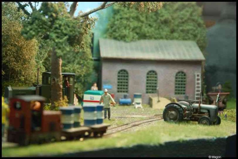 Expo train 2010, Люксембург: миниатюрная станция с трактором и паровозиком