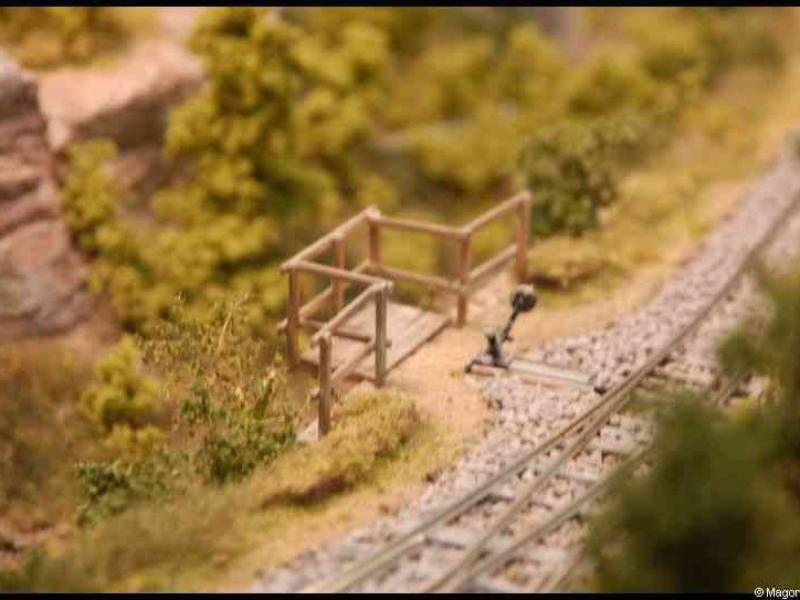 Expo train 2010, Люксембург: деревянный мостик у железнодорожных путей
