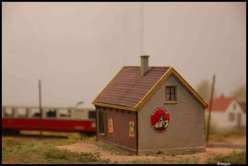 Expo train 2010, Люксембург: миниатюрный домик у железнодорожной линии