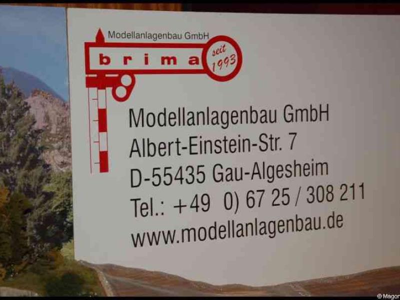 Expo train, Люксембург, 2010: вывеска Modellanlagenbau GmbH в ландшафте гор