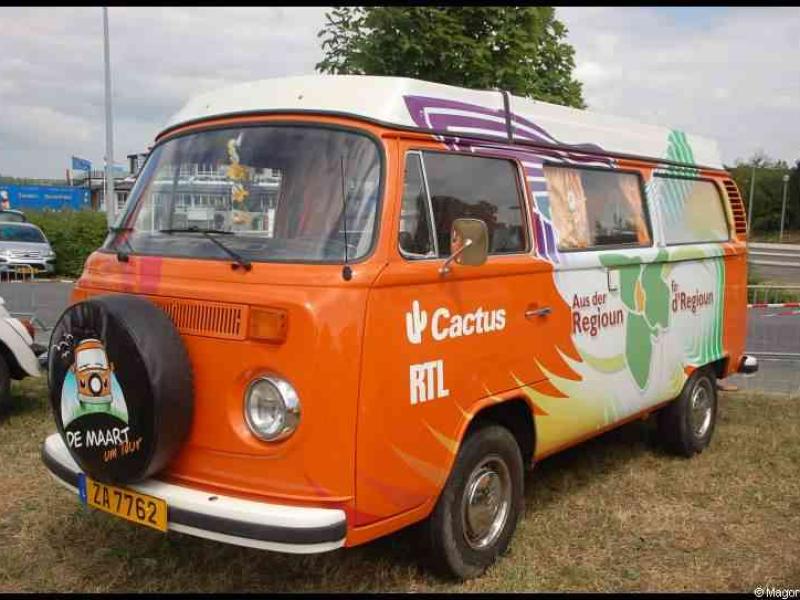 Luxbug 2010: оранжевый VW T2 с логотипами Cactus RTL и 'Aus der Regioun'