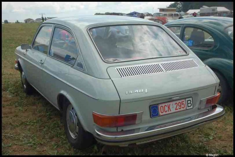 Luxbug 2010: серый VW Passat B1 на лужайке в Люксембурге