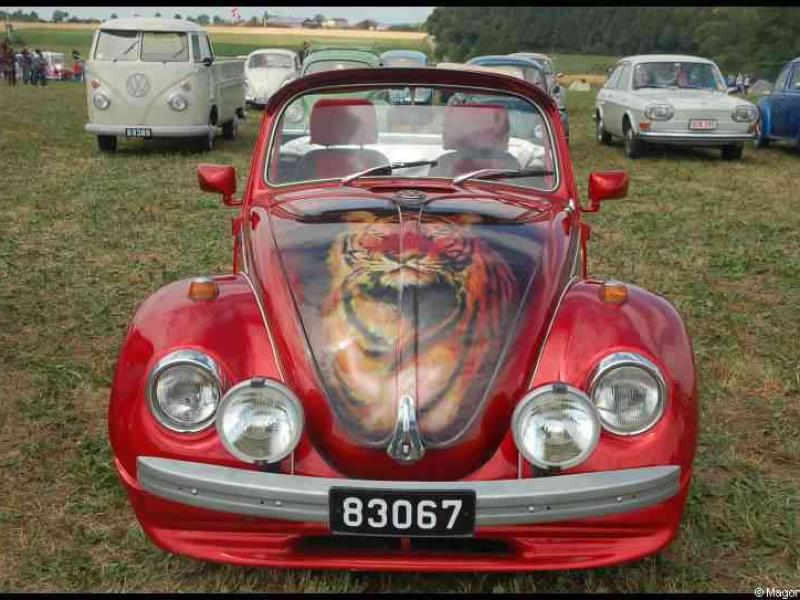 Luxbug 2010: красный Волк-Вольф с тигром на капоте в Люксембурге