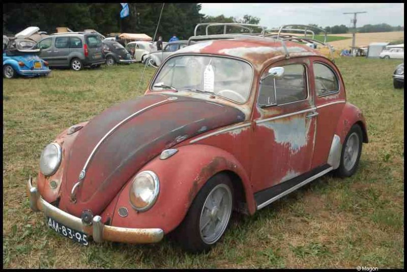 Luxbug 2010: ржавый Волксваген-бета в люксембургском поле